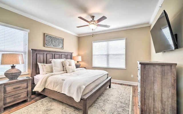Chic Townsend Condo w/ Saltwater Pool!