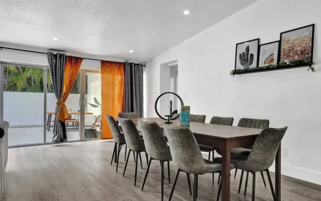 Spacious Home With Heated Pool