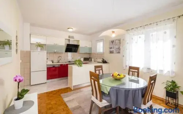 Apartment Višnja