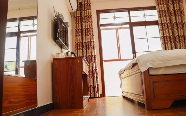Celebrity  Apartment Hotel