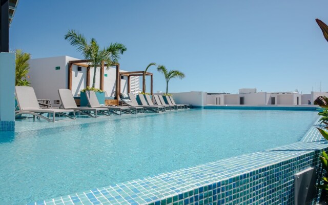 LUXURY 1-bdr -ROOFTOP POOL-GYM-PARK G310