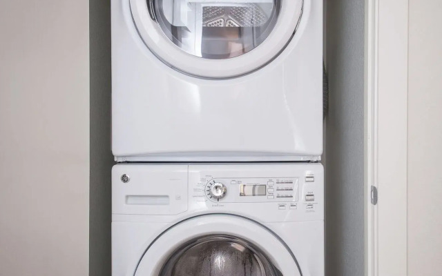 Sunshine Suites at Main St