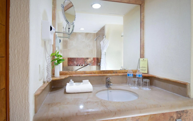 Plaza Pelicanos Grand Beach Resort - All Inclusive