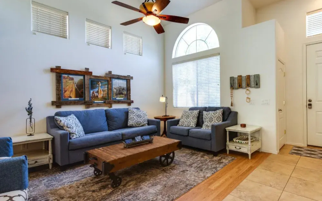 Beautiful Phoenix Home: Private Yard, Pool Access!