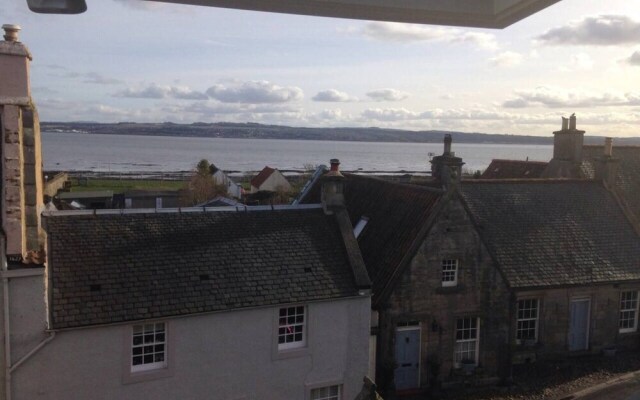 Remarkable 2-bed Apartment in Culross