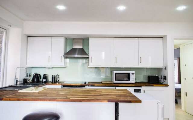 Bright & Cosy 2 Bed Apartment in Notting Hill