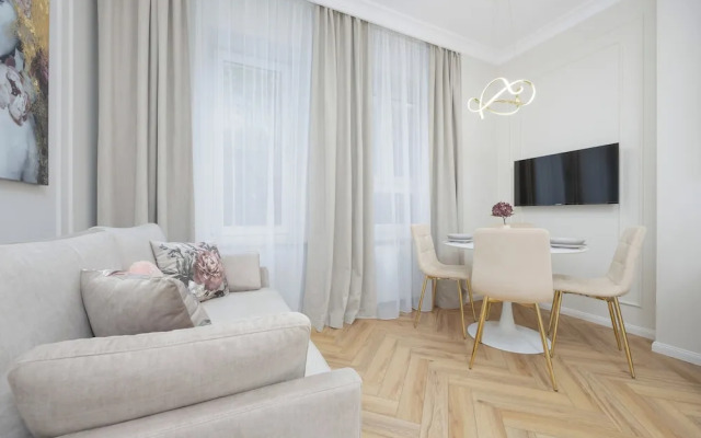 Grójecka Apartment by Renters