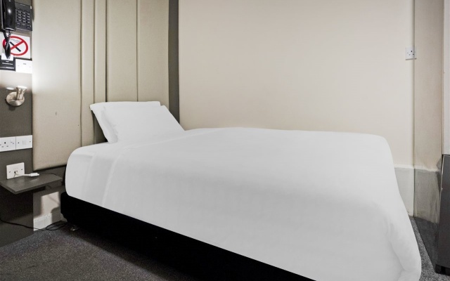OYO The Baltimore Hotel