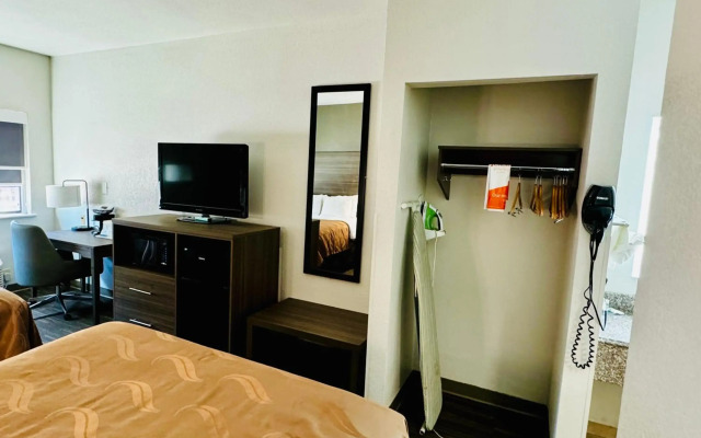 Quality Inn near SeaWorld - Lackland