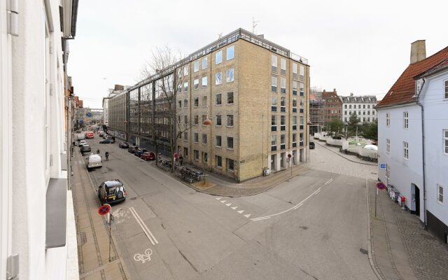 Beautiful 1 Bedroom Apartment In The Building From 1734 In Heart Of Copenhagen