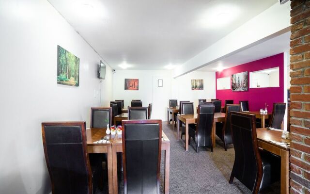 OYO White Horse Lodge Hotel