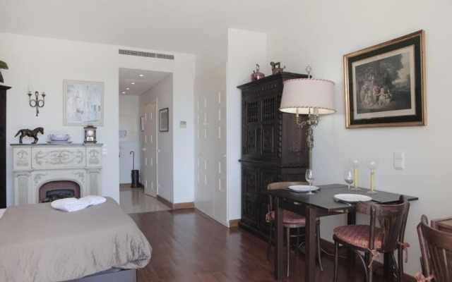 Rent4rest Estoril Beachfront Apartments - Balcony Studio
