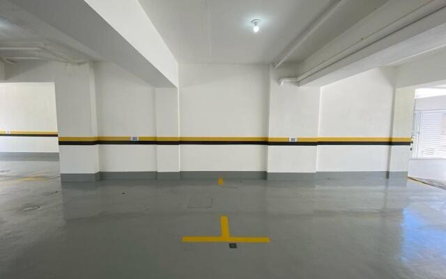 Apto c/churrasq na sacada em bombinhas RNA0303