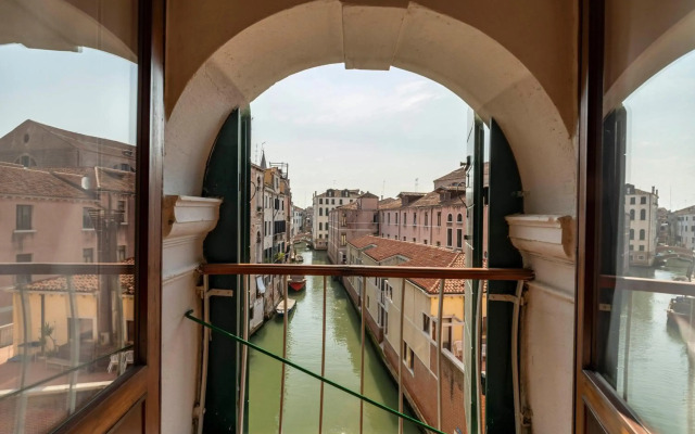 Ca’ Cappello Venetian Apartment M02074212072