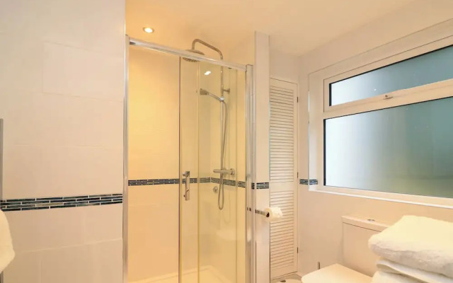 3 Hamstone Court