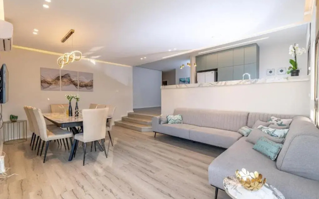 L.T.D luxury apartments 4 bedroom panoramic view