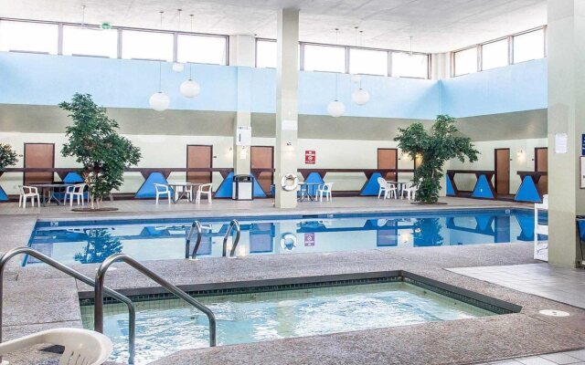 Econo Lodge Inn & Suites Menomonie