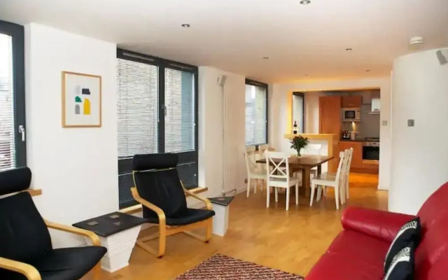 JOIVY Inviting Flat in Canonmills