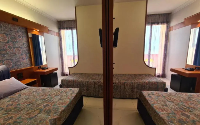 Hotel Sabra