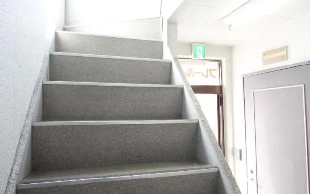 Frere Shichijo/MAX 4PPL FREE WIFI