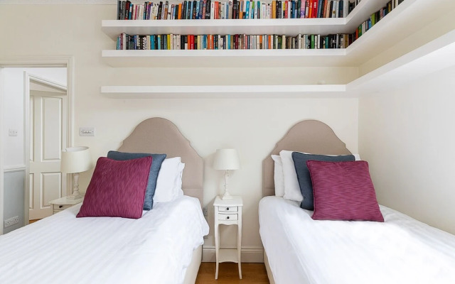 JOIVY Stunning 3 bed House Close to Westfield