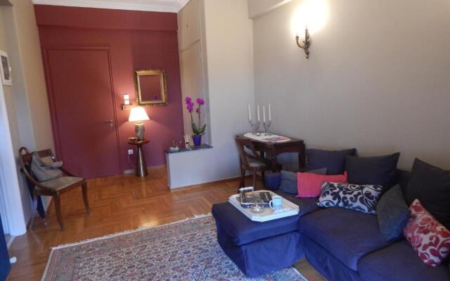 Athens-Plaka, Peter’s beautiful apartment in Temple of Zeus
