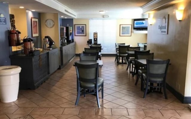 Days Inn by Wyndham Jacksonville Baymeadows