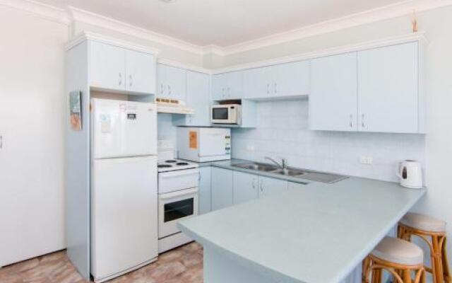 Fairholme 8, Perfect Lakefront Position