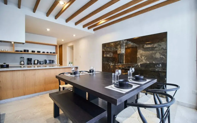 Pure Condos 304 By Lockey