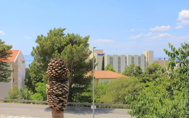 Apartments with a parking space Tucepi, Makarska - 2676