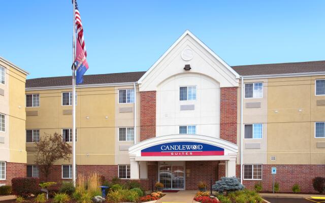 Candlewood Suites Kenosha, an IHG Hotel