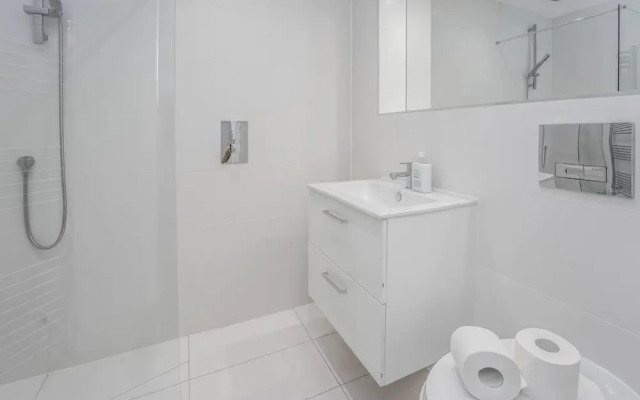 Luxury 2bed 2bath-ground Floor-free Parking