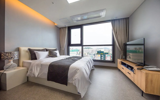 Shine Hotel