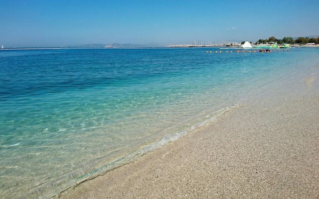 Sunny Coastal Escape in Alimos
