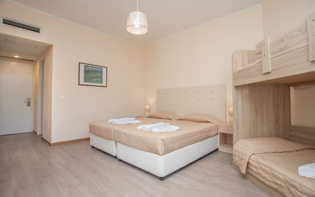 Отель Alexandros 