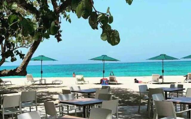 Apartamento en Playa Dorada, Green One