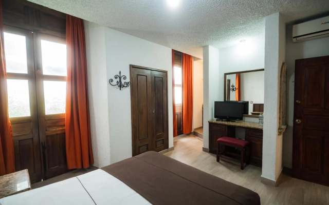 Hotel Don Quijote Plaza