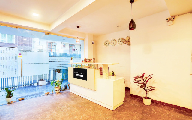 Super Townhouse Sector 52 Near Artemis Hospital