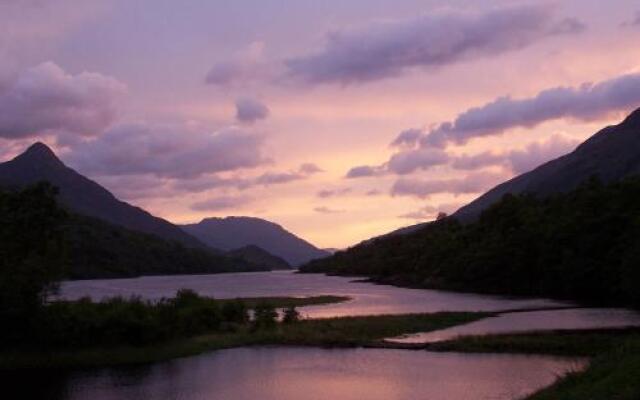 MacDonald Hotel & Cabins