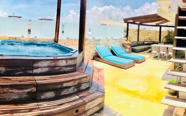 Penthouse 5th Ave Rooftop + Jacuzzi