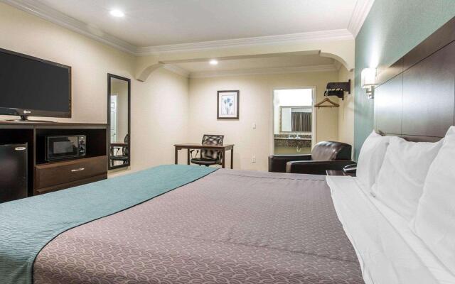 Rodeway Inn & Suites LAX