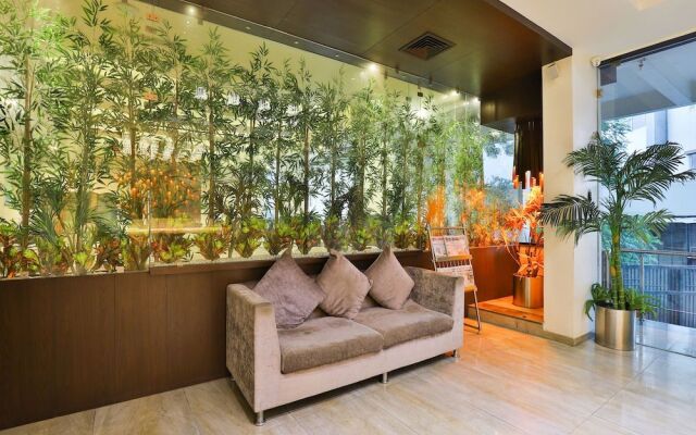 OYO 13479 Hotel Grand Nakshatra