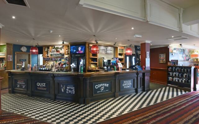 Oaklands Hotel