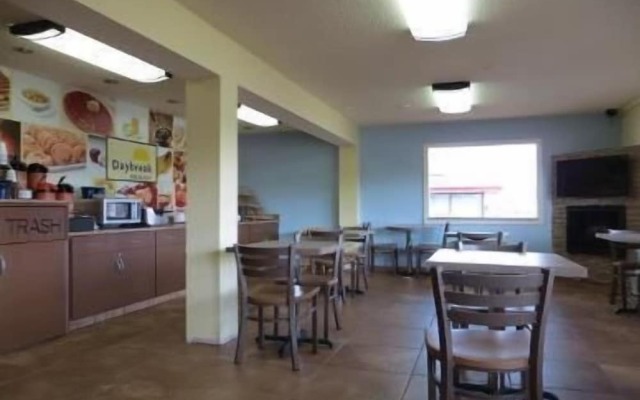 ECONO LODGE INN &amp; SUITES