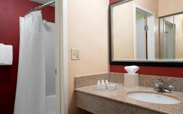 Courtyard by Marriott Indianapolis Airport