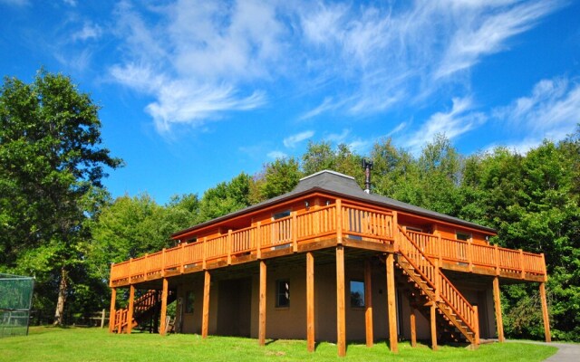 Log Hut 3 Bedroom House