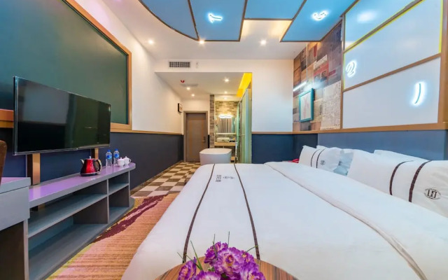 Love Home Theme Hotel Kunming Airport