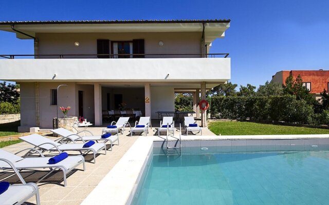 Villa - 4 Bedrooms with Pool and WiFi - 108746