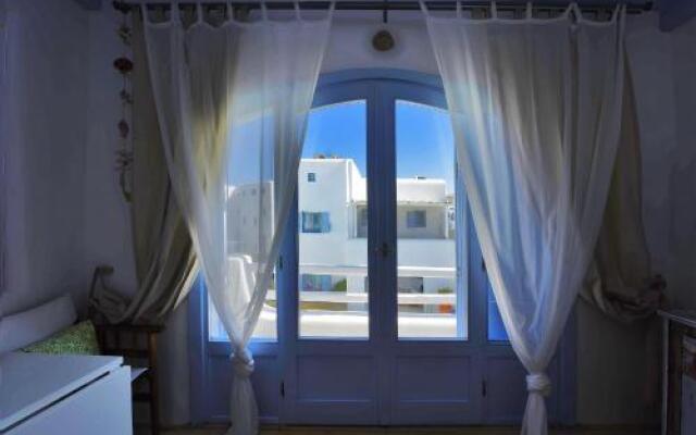 Ivi Mykonean Suites