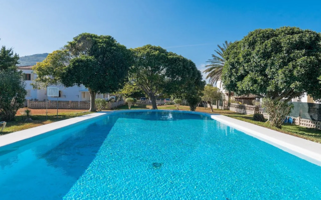 Ropit in Alc dia With 2 Bedrooms and 1 Bathrooms